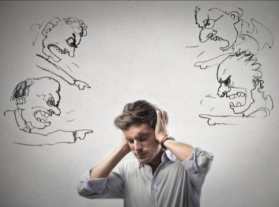 Конечно! Вот пример критической информационной статьи на основе предоставленной информации. Я сделал упор на анализ проблем и недостатков ситуации: